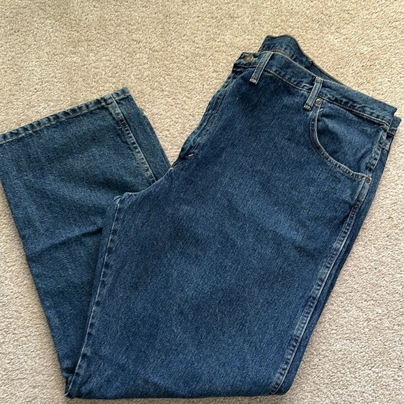 Wrangler Rugged Wear Relaxed Straight Men’s 48x30 Medium Wash Denim NWT - Picture 6 of 6